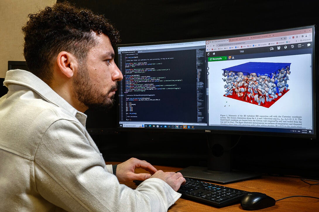 MIE PhD student Abbas Moradi Bilondi in a lab at UIC